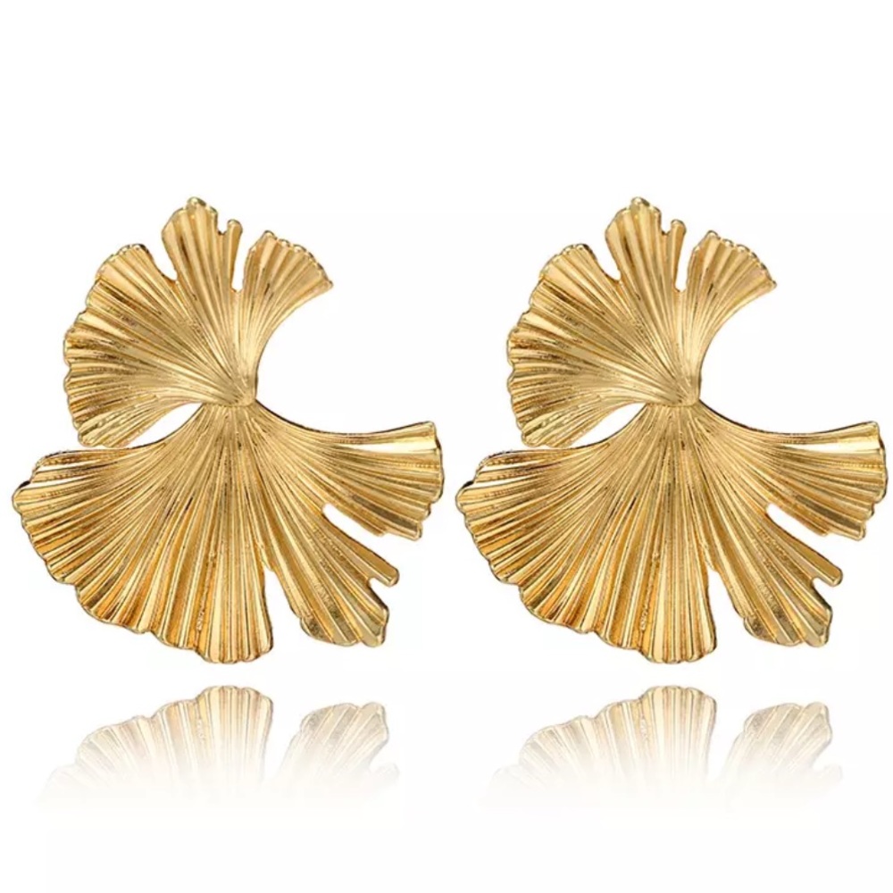 NEW Gold Ginko Leaf Stud Earrings - Picture 2 of 4